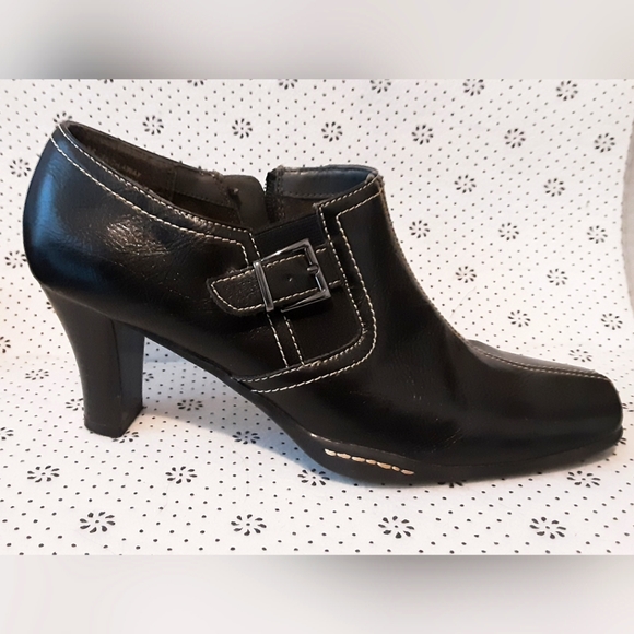 AEROSOLES Shoes - Aerosoles heeled Booties 3" Heels